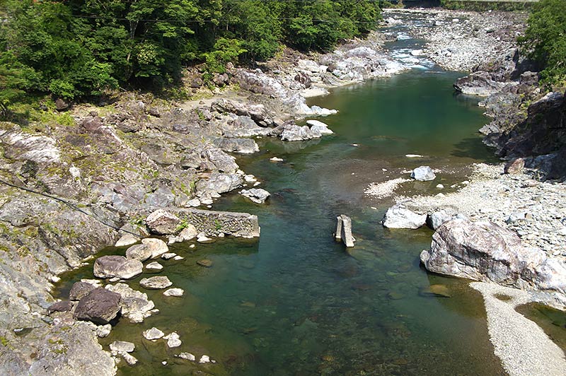 水位は、渇水＆濁り無し！ 宮川ダムは、維持放流中！  大熊谷出合上流付近  落滝橋（小又）付近  今日の空