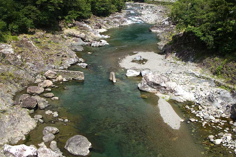 落滝橋からの川の様子