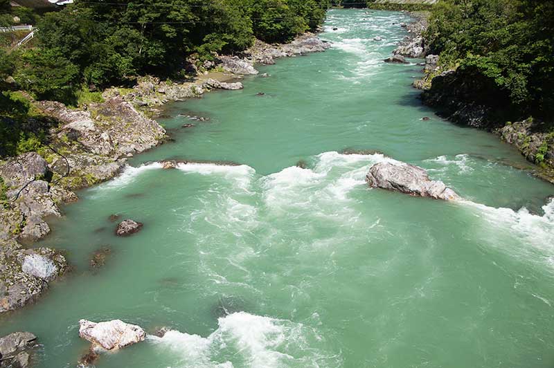 落滝橋からの川の様子