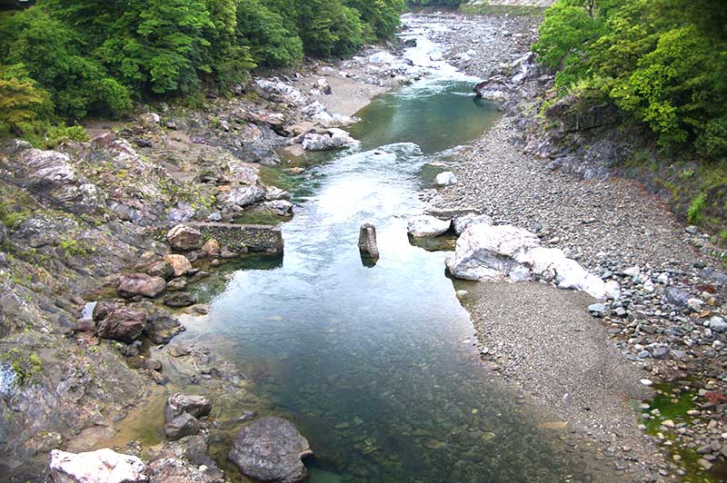 落滝橋からの川の様子