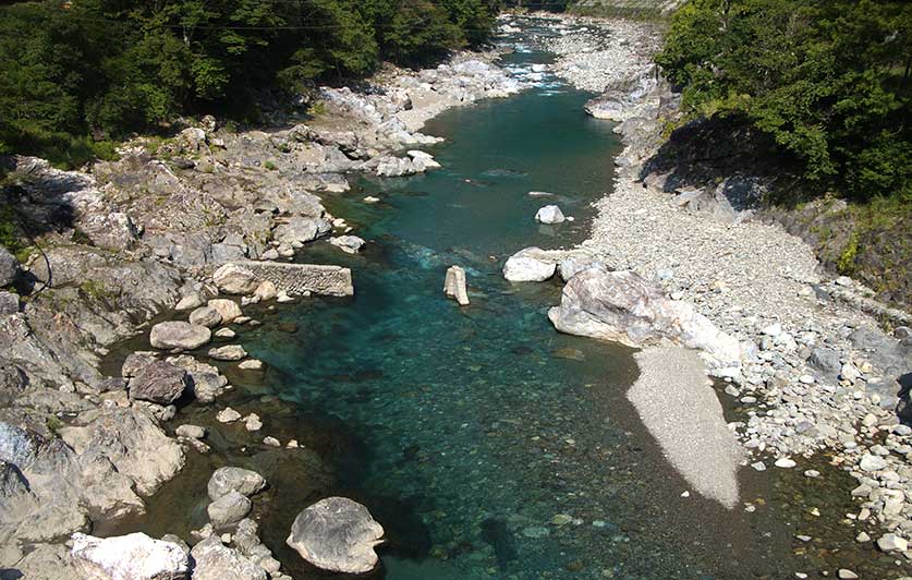 落滝橋からの川の様子