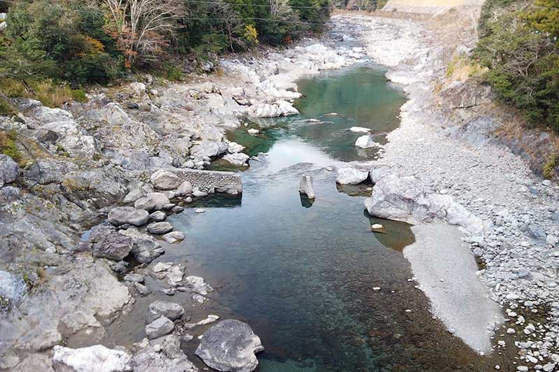 落滝橋からの川の様子