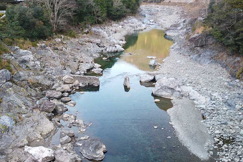 落滝橋からの川の様子