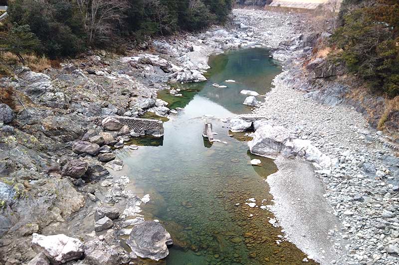 落滝橋からの川の様子