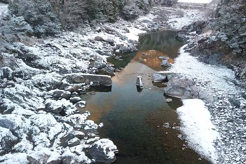 落滝橋からの川の様子
