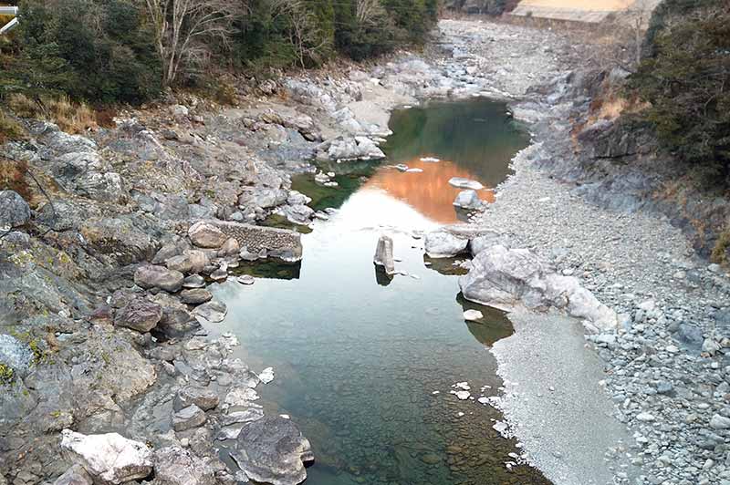 落滝橋からの川の様子
