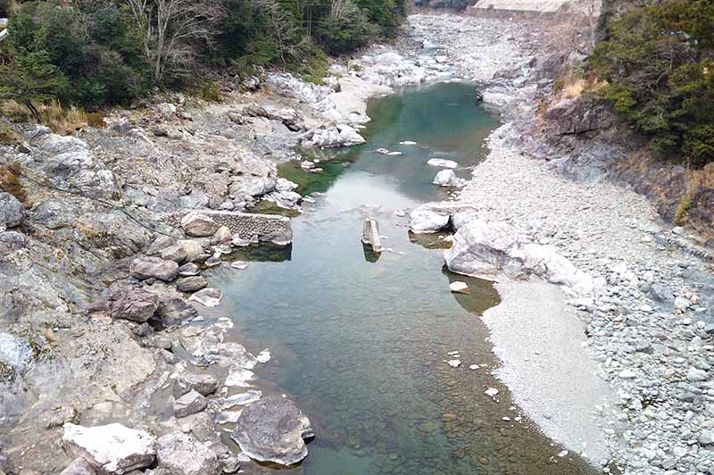 落滝橋からの川の様子
