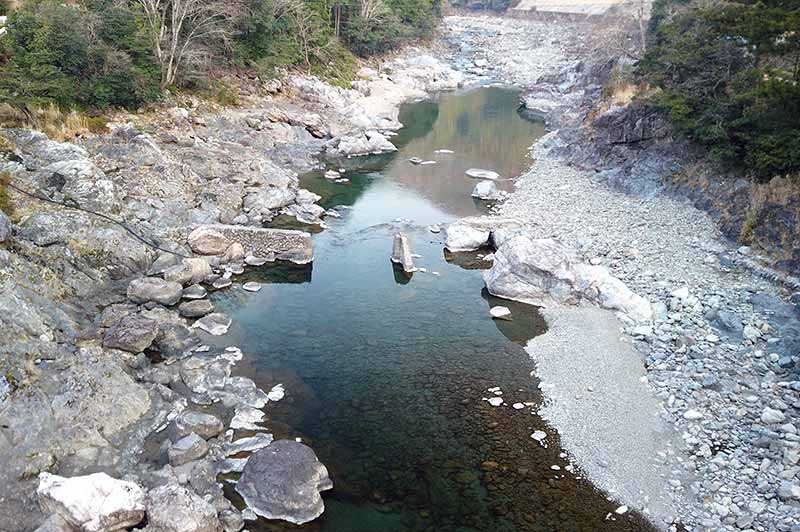 落滝橋からの川の様子