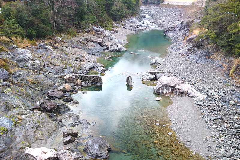 落滝橋からの川の様子