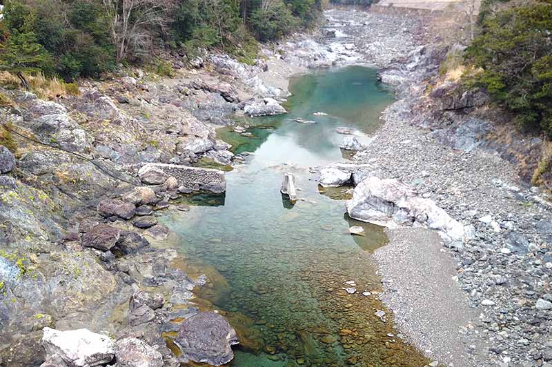 落滝橋からの川の様子