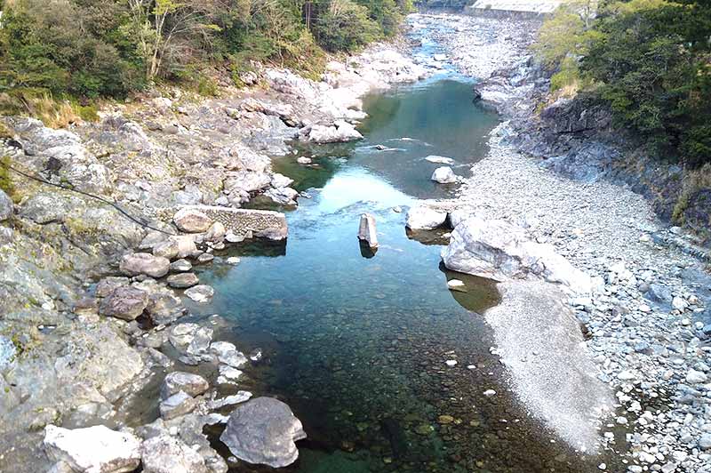 落滝橋からの川の様子