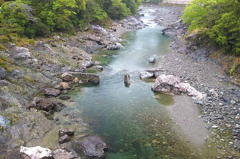 落滝橋からの川の様子