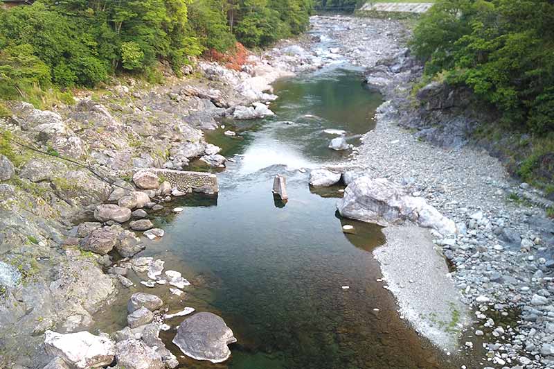落滝橋からの川の様子