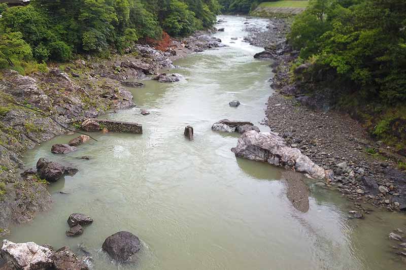 落滝橋からの川の様子