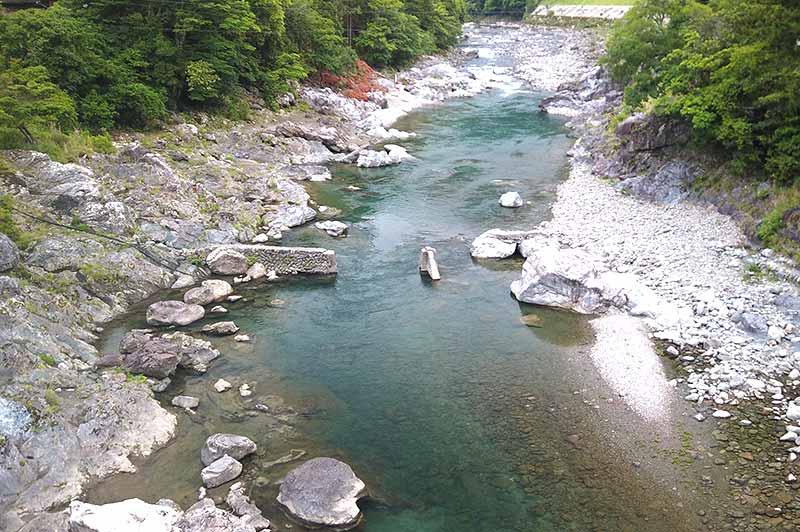 落滝橋からの川の様子