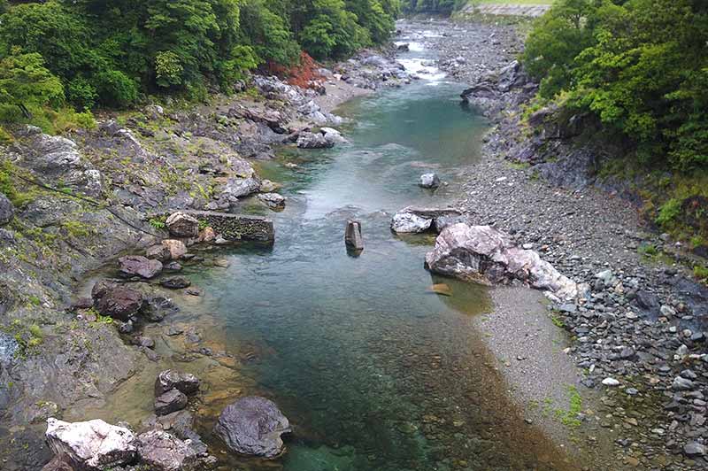 落滝橋からの川の様子