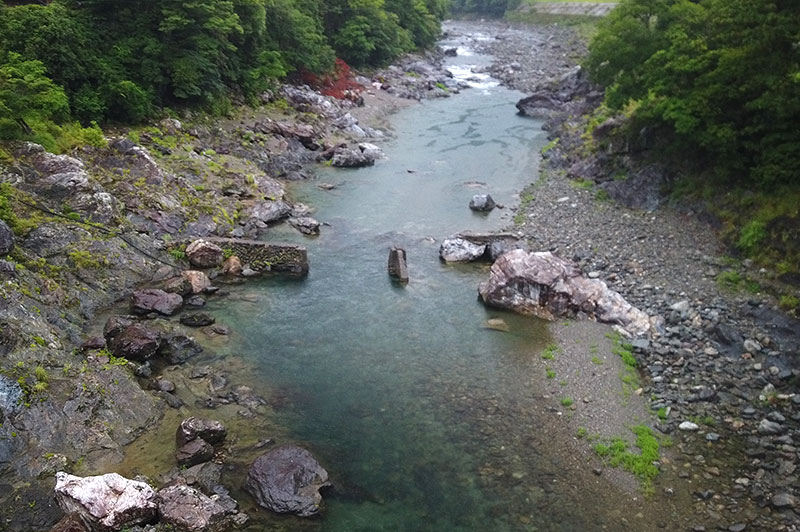 落滝橋からの川の様子