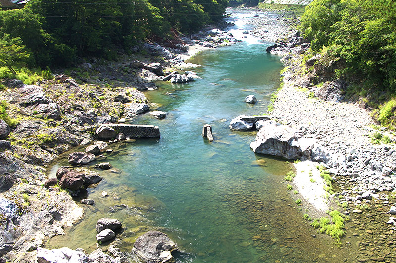 落滝橋からの川の様子