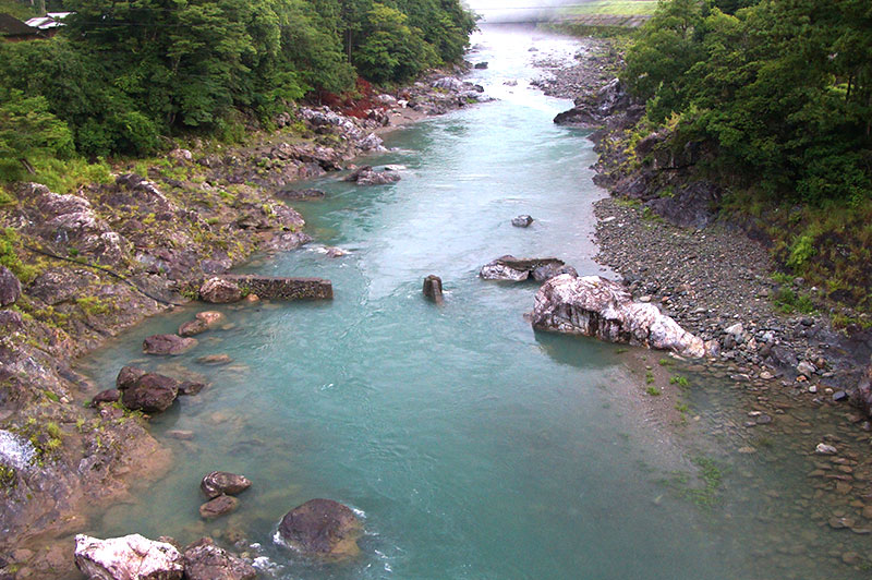 落滝橋からの川の様子