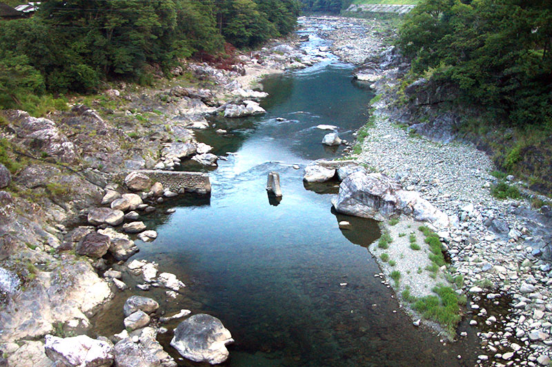 落滝橋からの川の様子