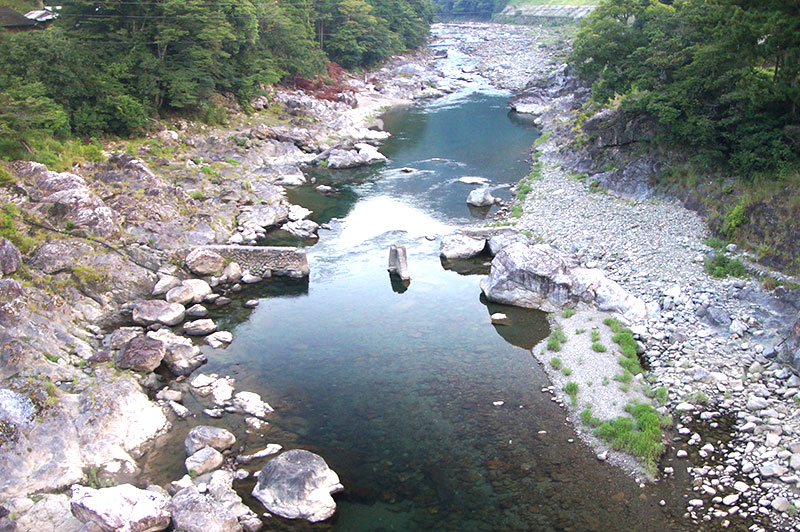 落滝橋からの川の様子