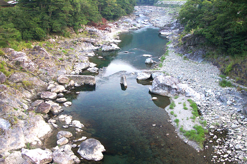 落滝橋からの川の様子