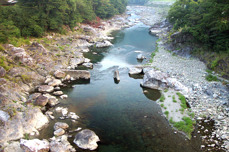 落滝橋からの川の様子