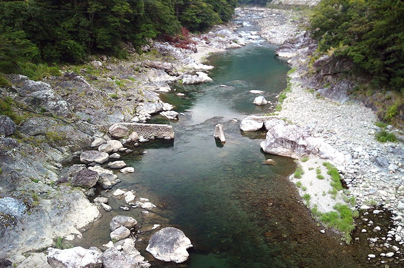 落滝橋からの川の様子