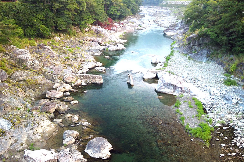 落滝橋からの川の様子