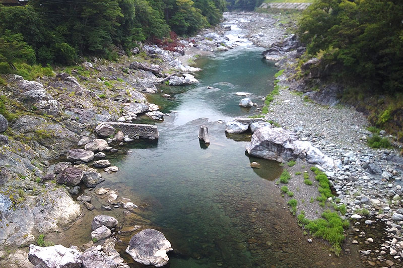 落滝橋からの川の様子