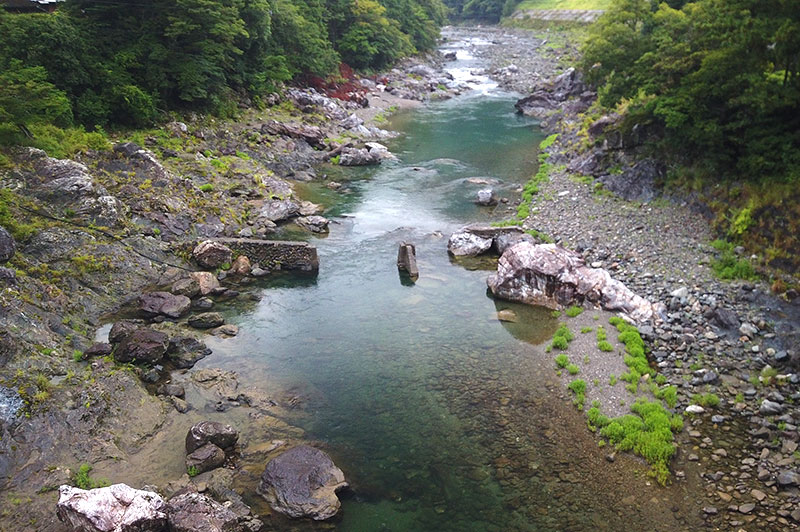 落滝橋からの川の様子