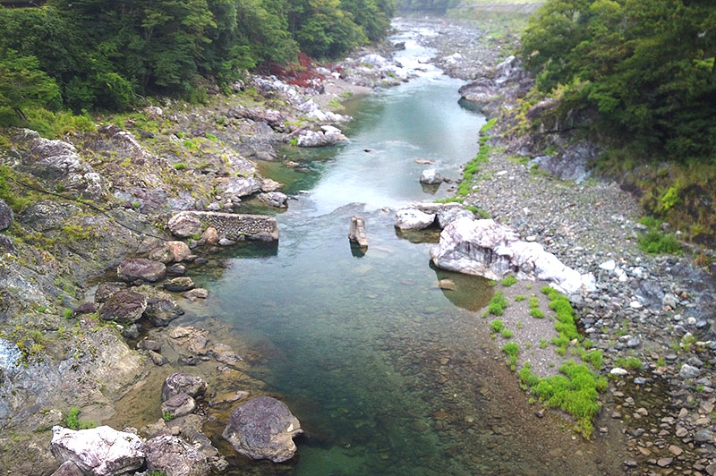 落滝橋からの川の様子