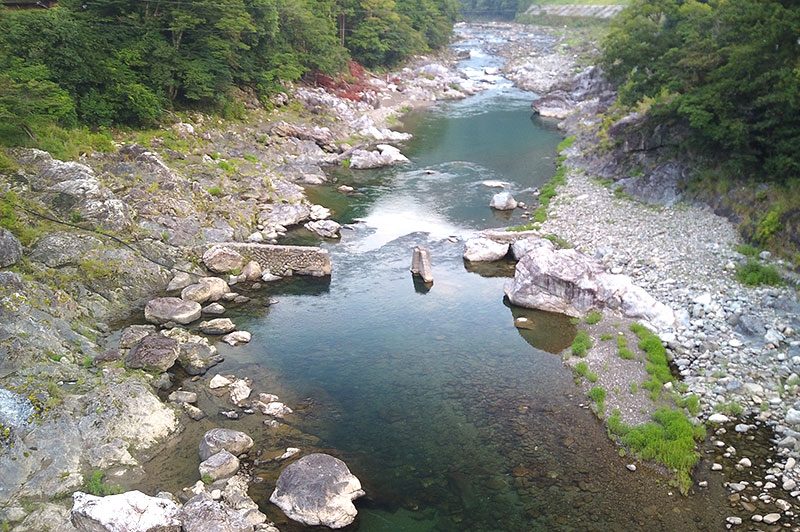 落滝橋からの川の様子