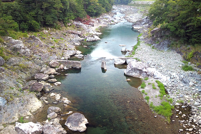落滝橋からの川の様子