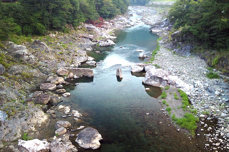 落滝橋からの川の様子