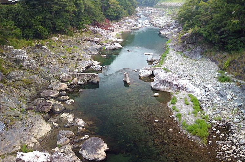落滝橋からの川の様子