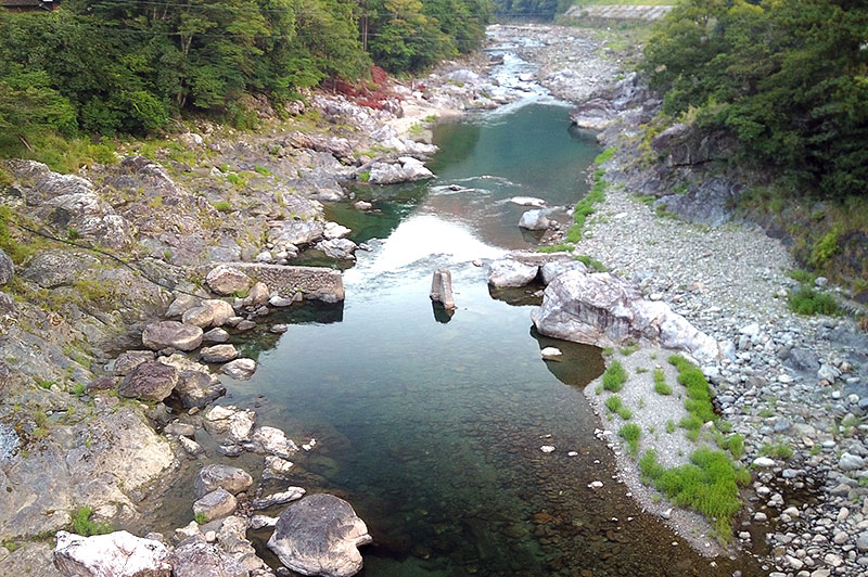 落滝橋からの川の様子