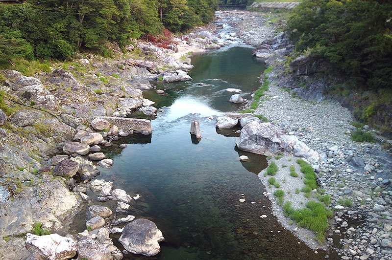 落滝橋からの川の様子