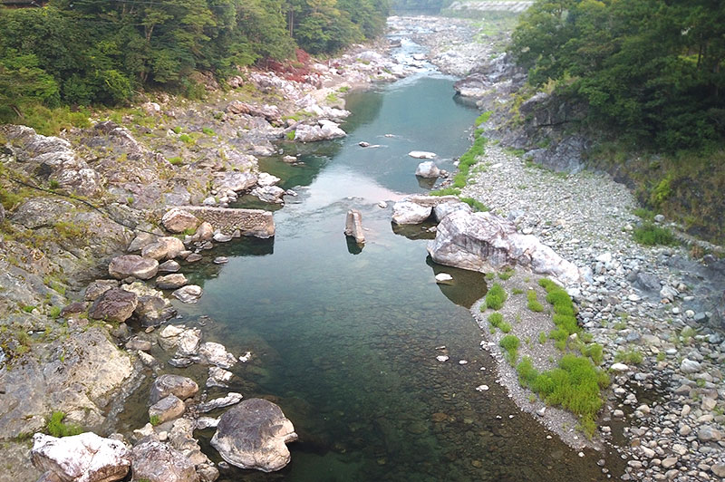 落滝橋からの川の様子