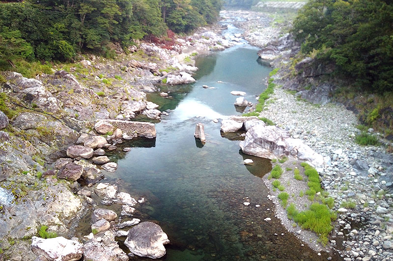 落滝橋からの川の様子