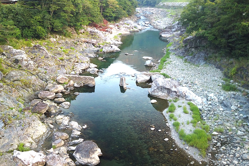 落滝橋からの川の様子