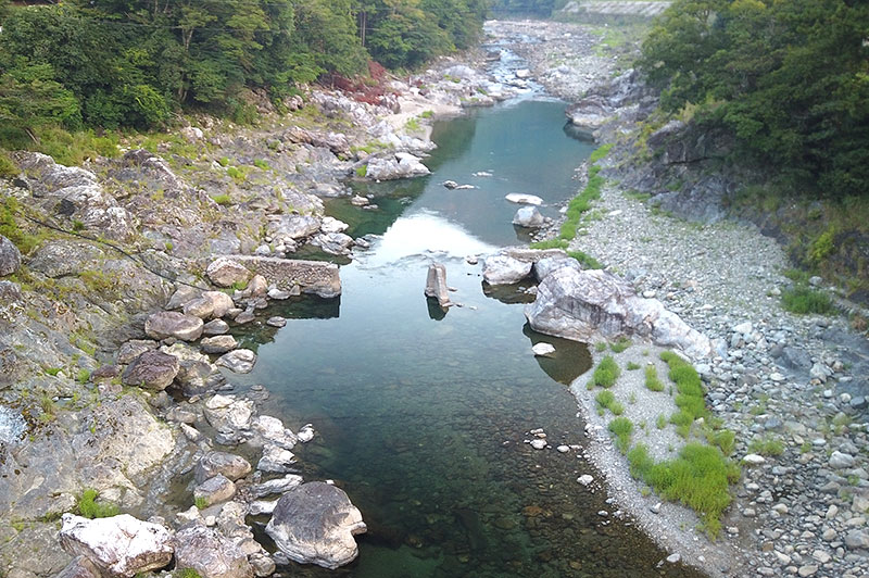 落滝橋からの川の様子