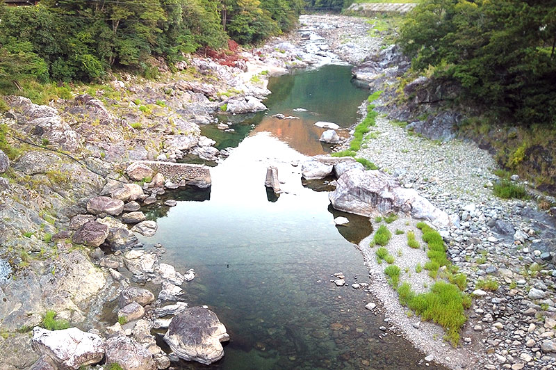落滝橋からの川の様子