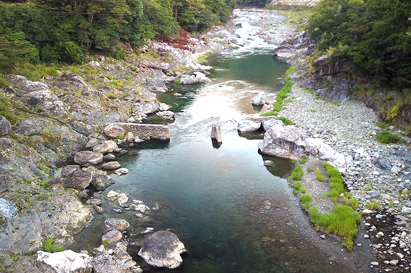 落滝橋からの川の様子
