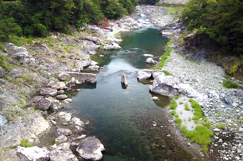 落滝橋からの川の様子