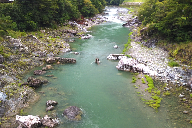 落滝橋からの川の様子
