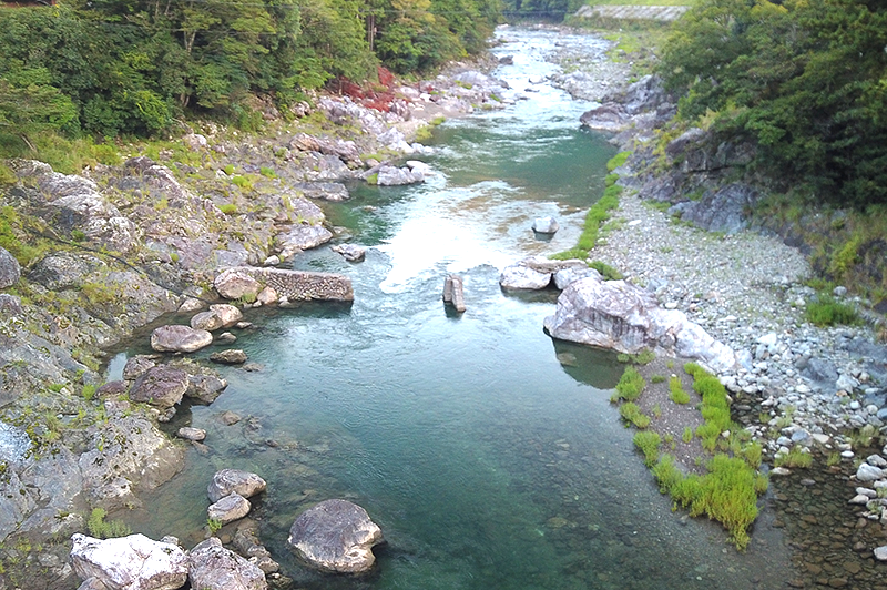 落滝橋からの川の様子
