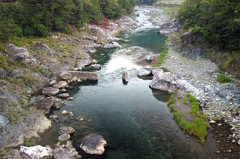 落滝橋からの川の様子