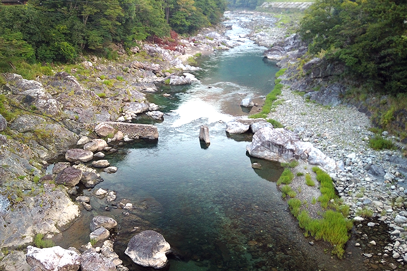 落滝橋からの川の様子