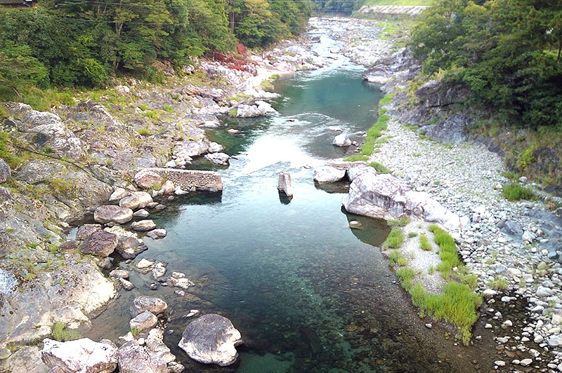 落滝橋からの川の様子